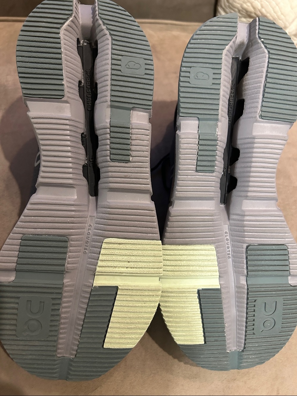 On Cloudnova 2 Running Shoes size 9.5 - Picture 8 of 8